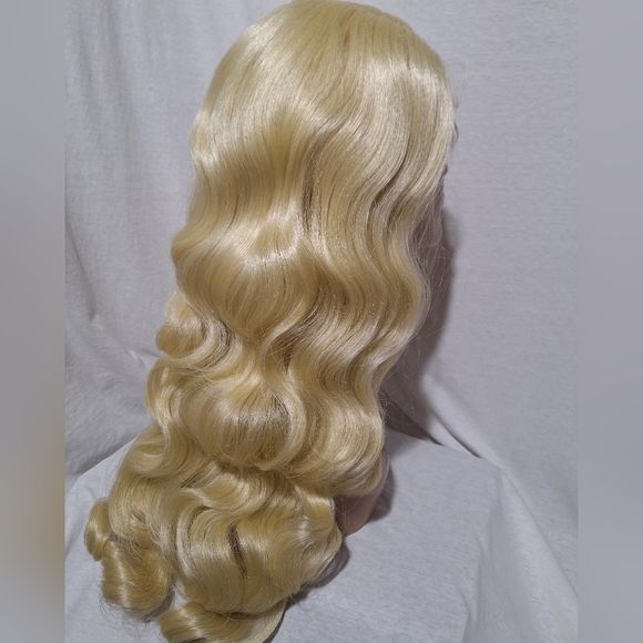 Blonde Wavy Human Hair Lace Front Wig. 26 Inches - Picture 4 of 5